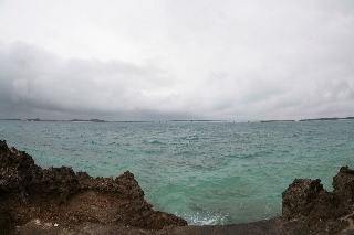 「西平安名崎から池間大橋を眺める」のサムネイル画像