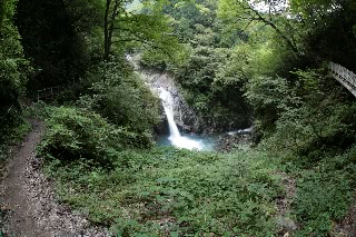 「七ツ釜五段の滝」のサムネイル画像