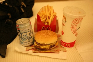 「夕食のマック」のサムネイル画像