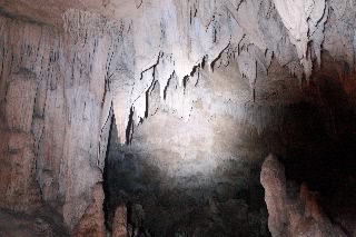 「鍾乳洞」のサムネイル画像
